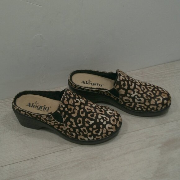 Sereniti Luxe Tundra Calf Hair Comfort Slip Resistant Clog | Mule Size 6 - Picture 2 of 14